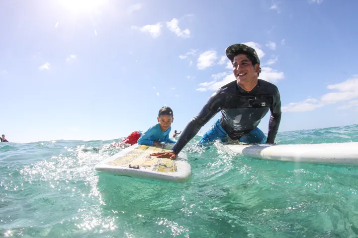 boy getting surf lesson honolulu